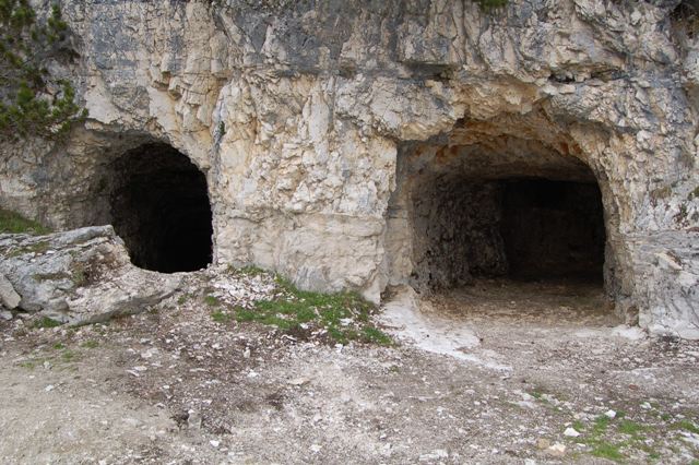 Ricoveri scavati nella roccia